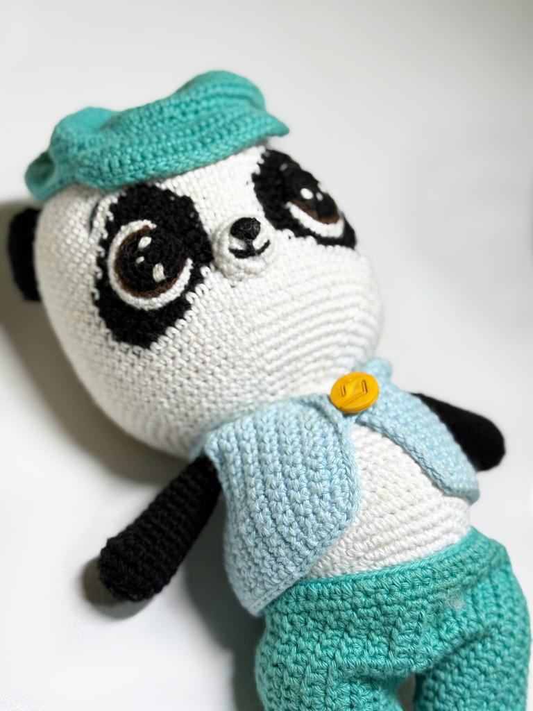 Oso panda con chaleco